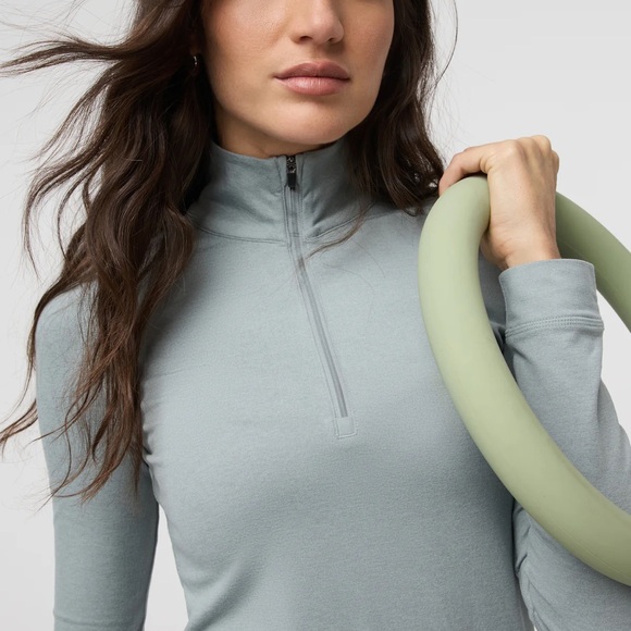 NEW Vuori Halo Essential Half ZipDreamKnit Pullover
Chalk Blue Heather - Picture 5 of 9